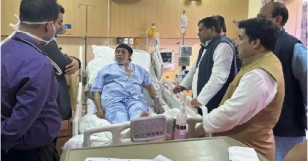 बीजेपी बंगाल के स्टेट प्रेसीडेंट डॉक्टर सुकांत मजूमदार और उनके अलावा बीजेपी एमपी दिलीप घोष भी मिथुन से मिलने अस्पताल गए थे।